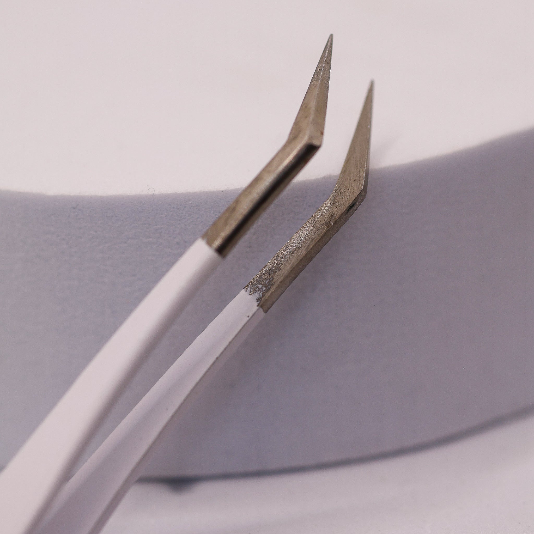 Angled Volume Tweezers Smooth Tip