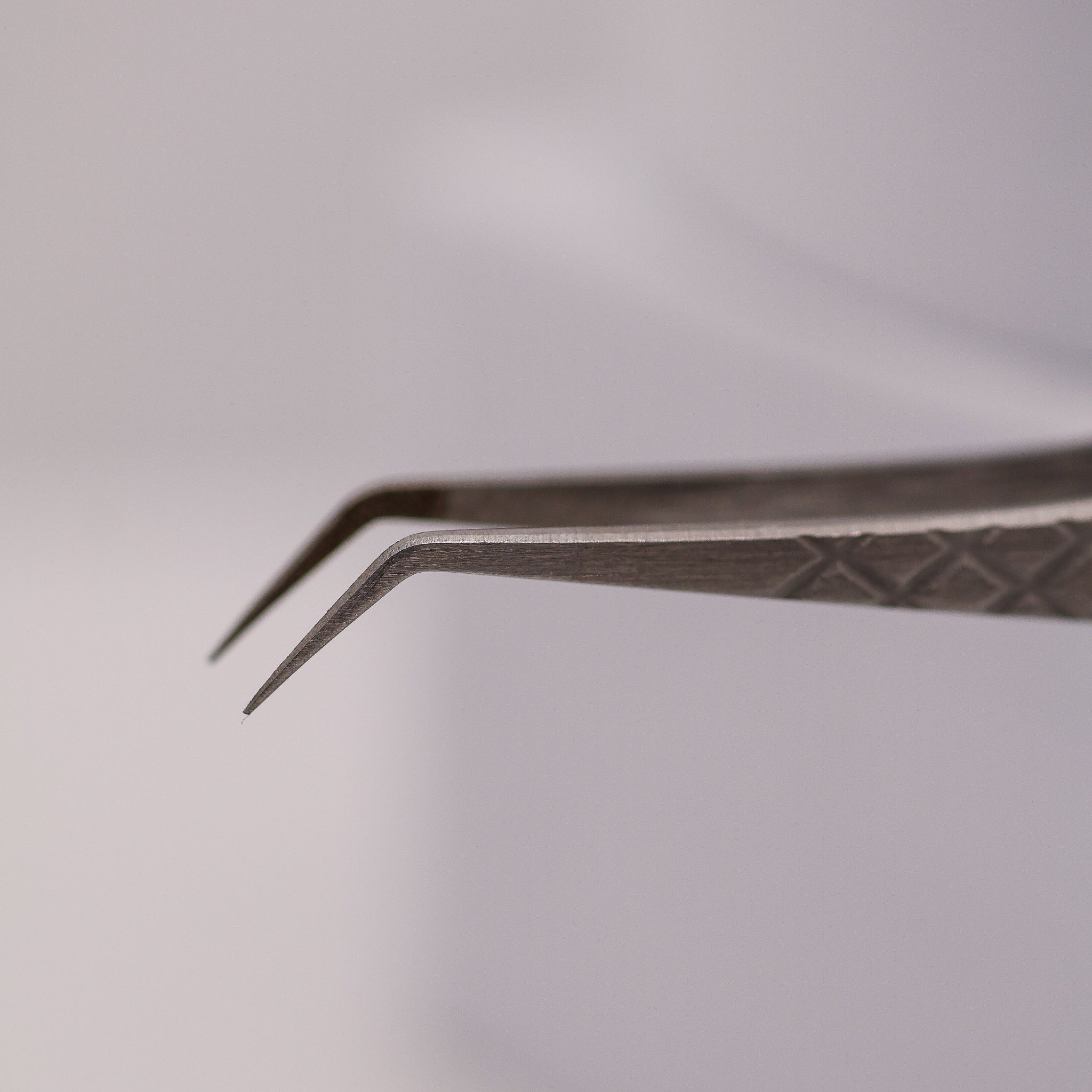 Angled Fibre Grip Volume Tweezers