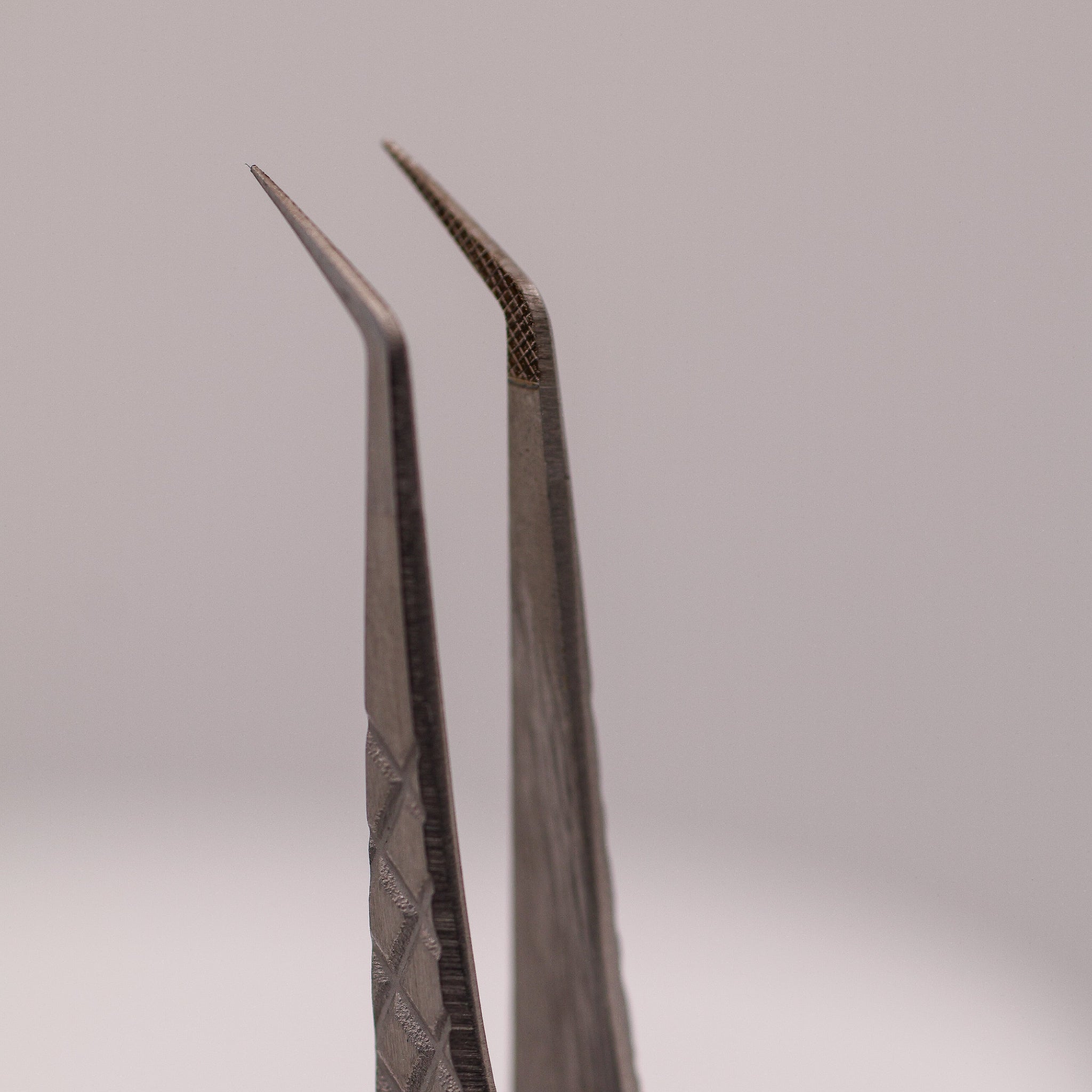 Angled Fibre Grip Volume Tweezers