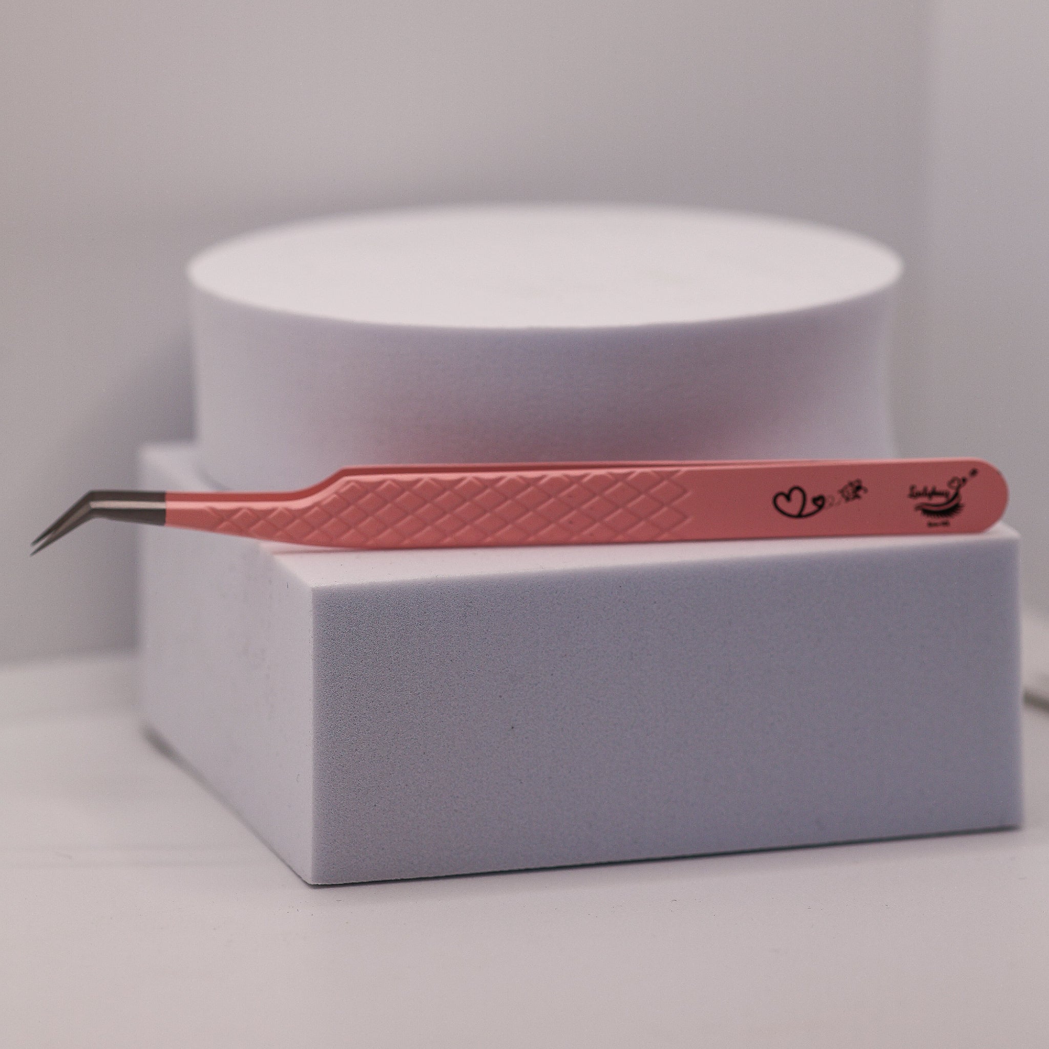 Angled Fibre Grip Volume Tweezers