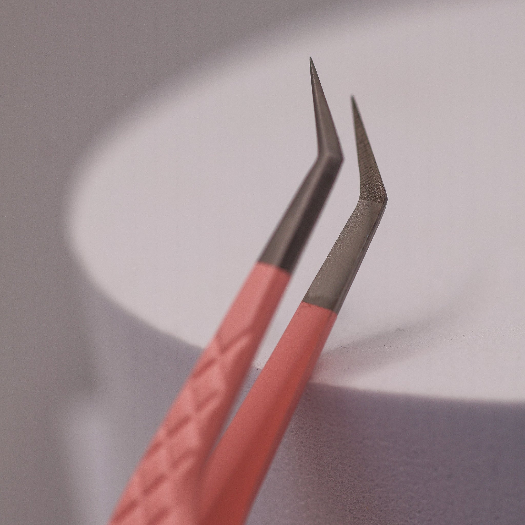 Angled Fibre Grip Volume Tweezers