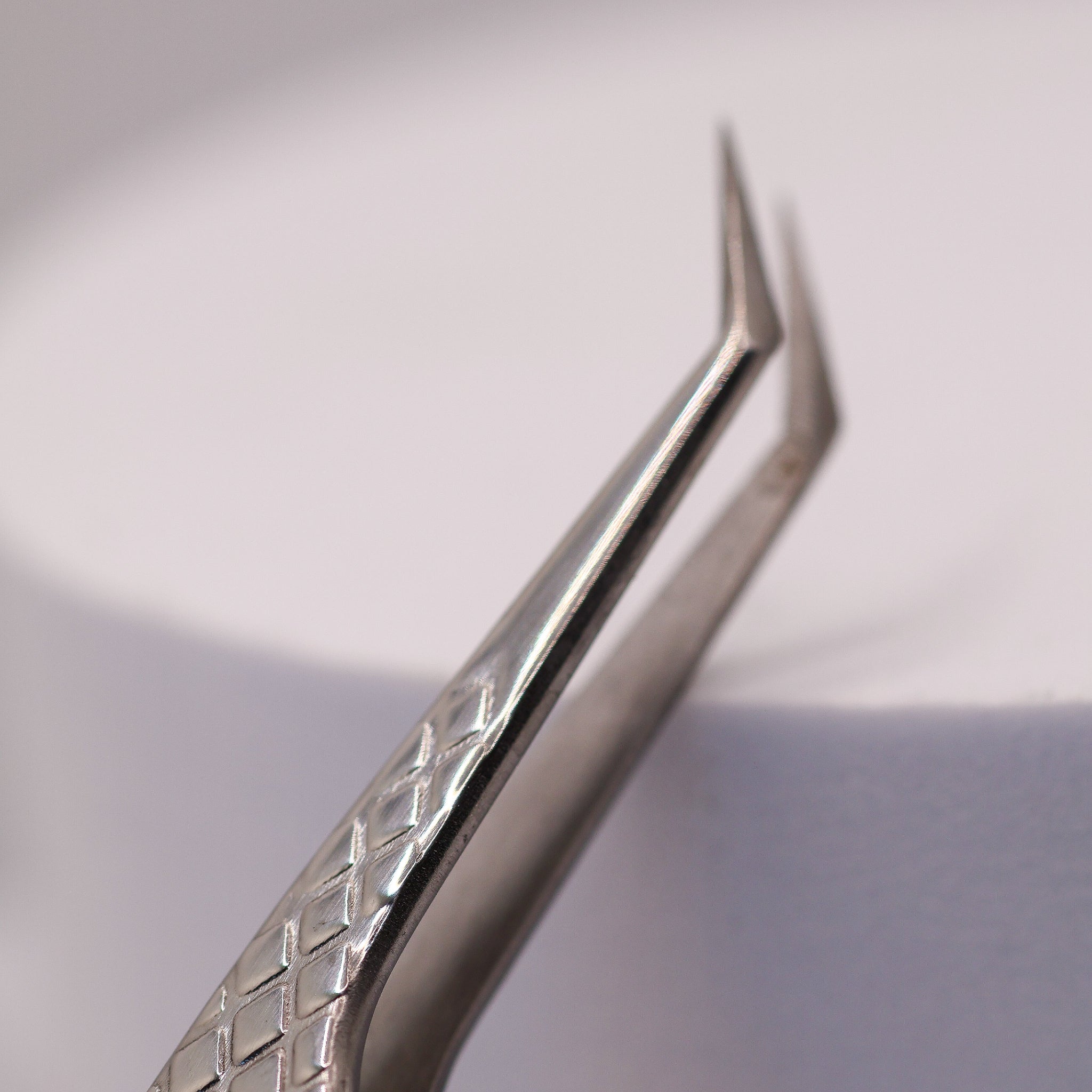 Angled Fibre Grip Volume Tweezers