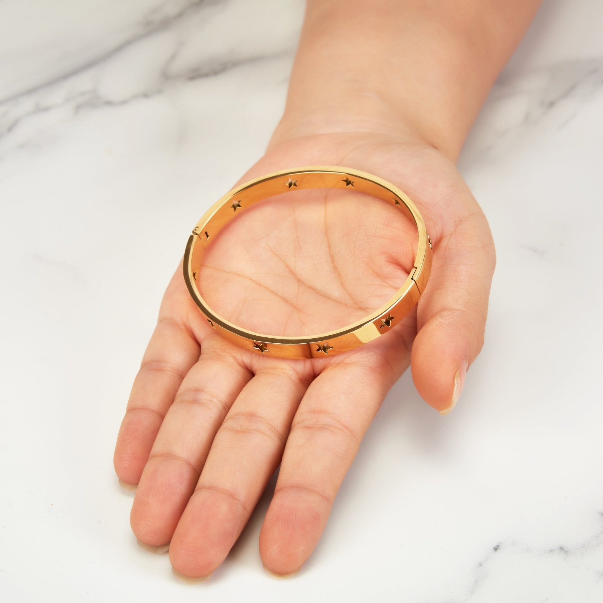 18k Gold Plated Stainless Steel Star Bangle (7 Inch)