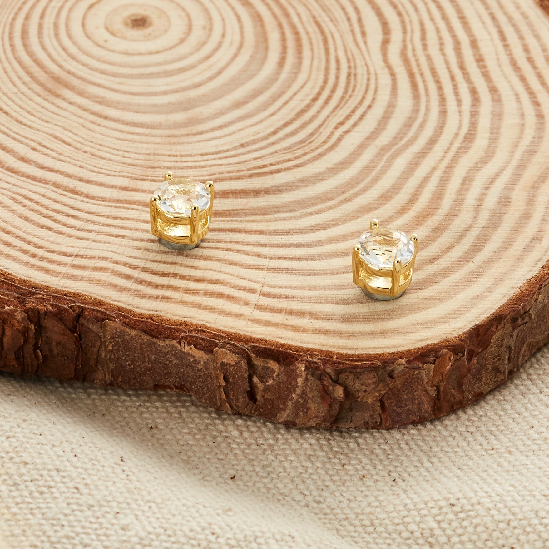 Men's 18k Gold Plated Round Magnetic Clip On Stud Earrings Created with Zircondia® Crystals