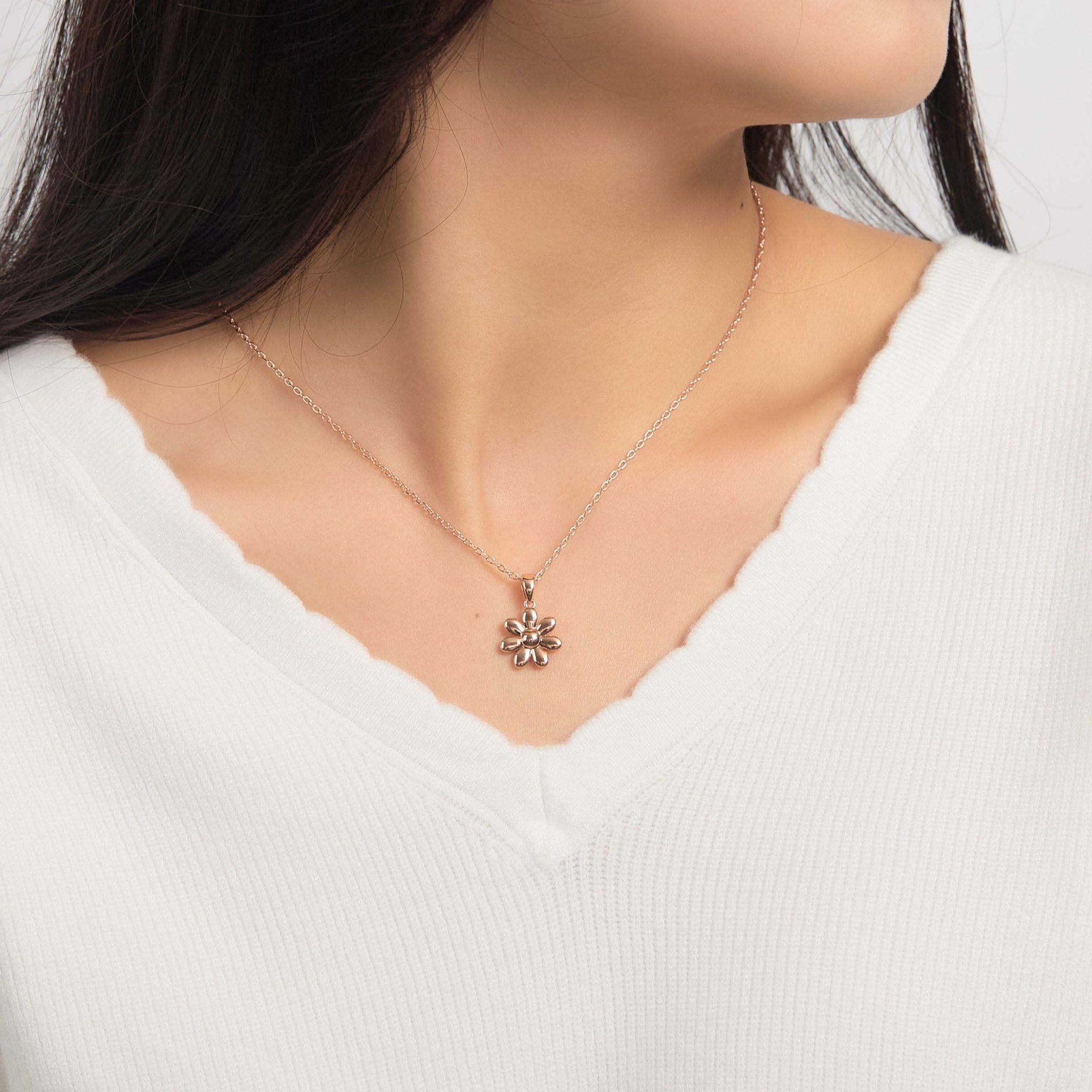 Rose Gold Plated Daisy Necklace