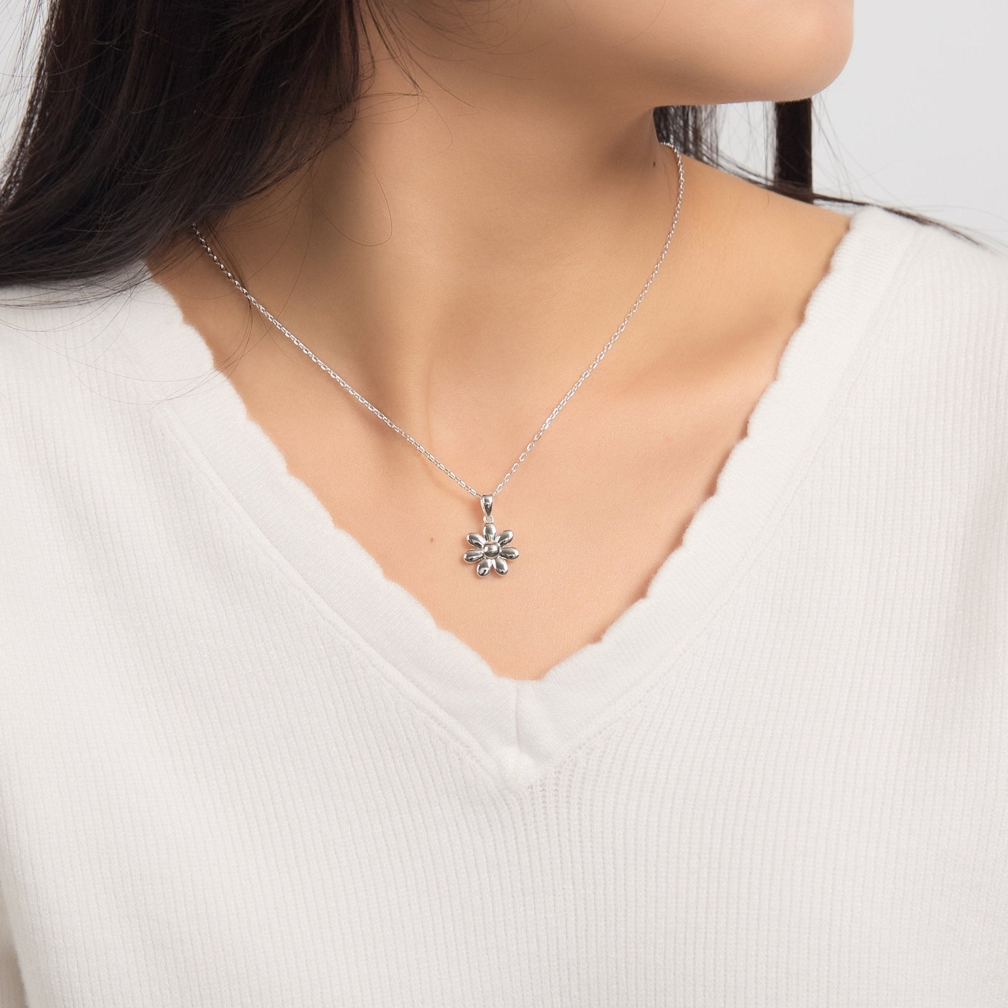 Silver Plated Daisy Necklace