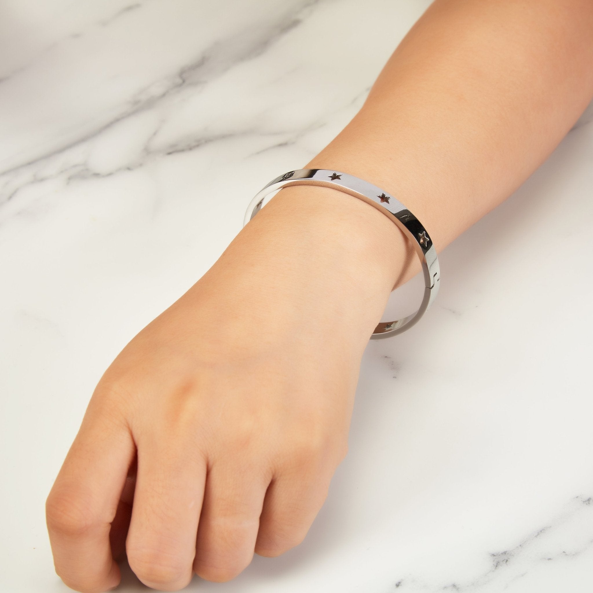 Stainless Steel Star Bangle (7 Inch)